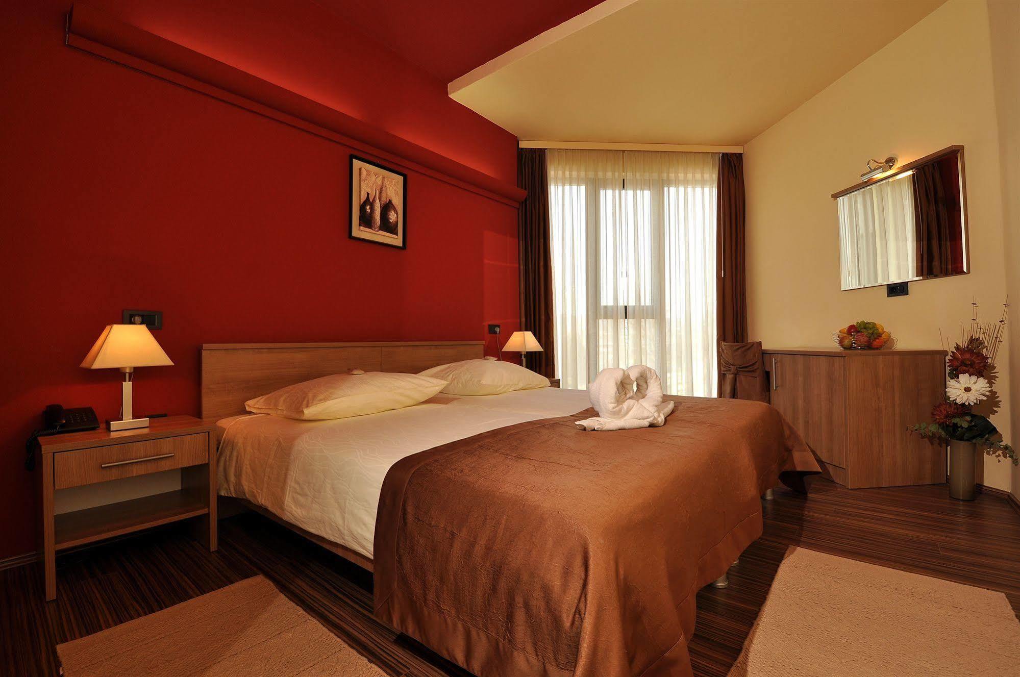 Fontana Hotel 3*